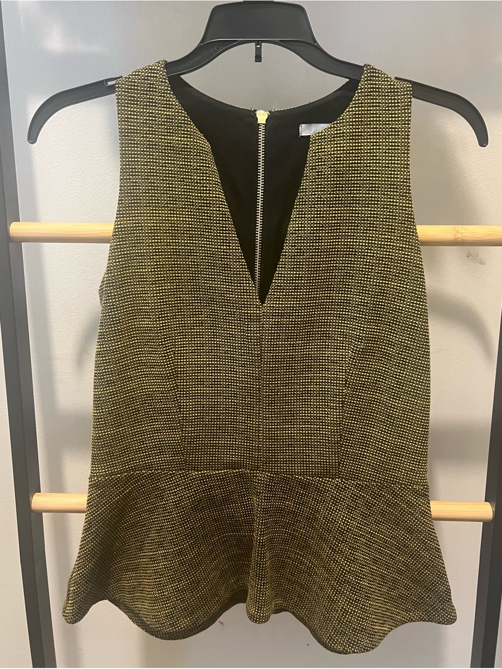 H&M Textured Sleeveless Peplum Top